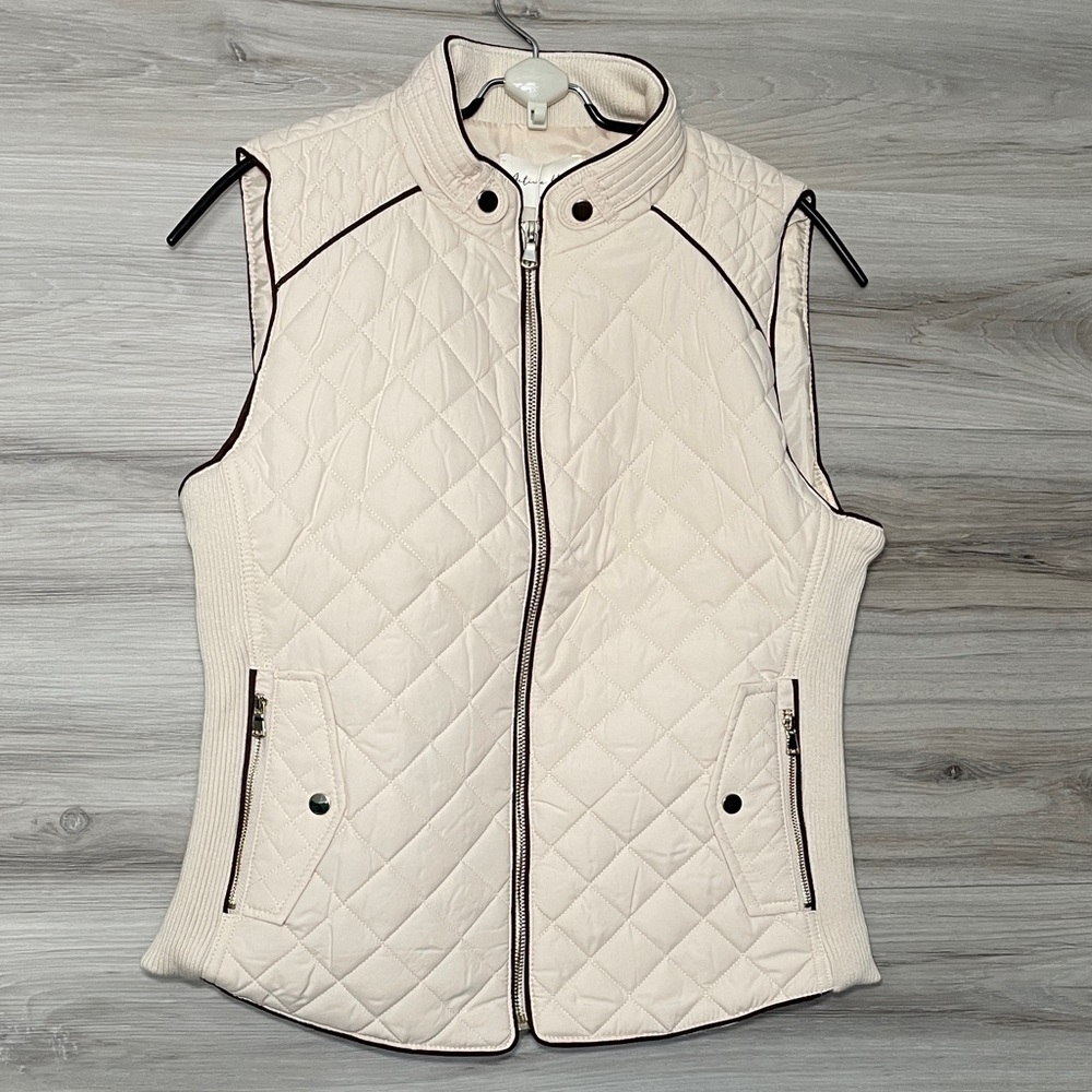 NWT- Active USA Women's Quilted Vest with Suede Piping,  Ivory